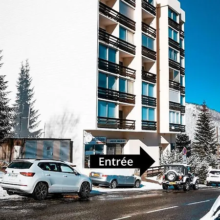 Au Pied Des Pistes De - Pyrenees *