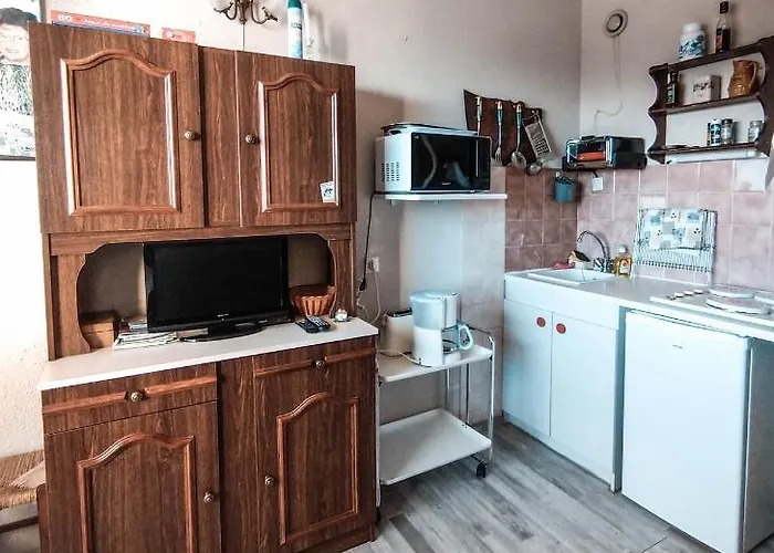 Au Pied Des Pistes De - Pyrenees *