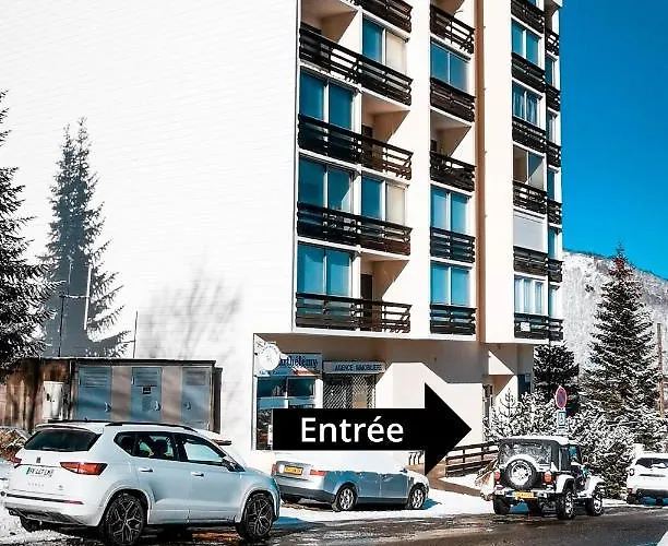 Au Pied Des Pistes De - Pyrenees *